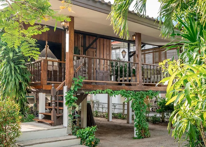 Boutique Beach Cottage - Steps To Beach
